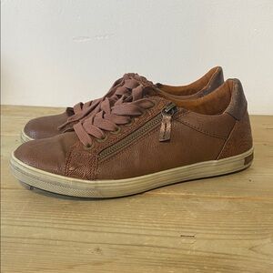 Taxi Dayna brown leather sneaker with Side Zipper size 38 or 7.5